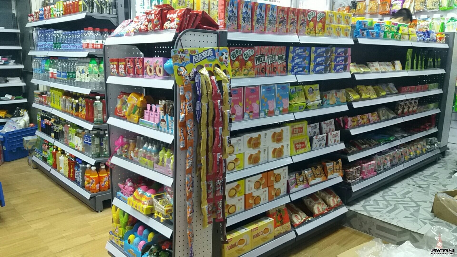 为何途易裁员8000人，便利仔便利店却人手欠缺？(图1)